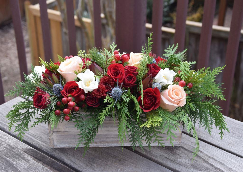 How to Make an Impressive Christmas Flower Arrangement, a Comprehensive Guide