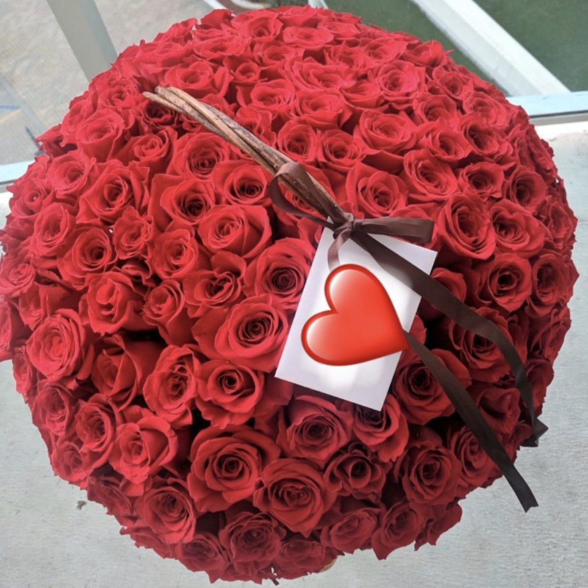 Rossini Basket with red roses