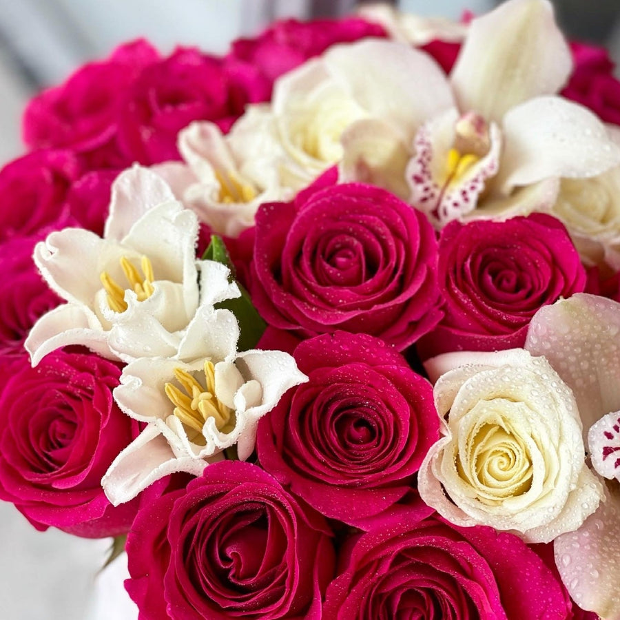 Valery box with hot pink roses