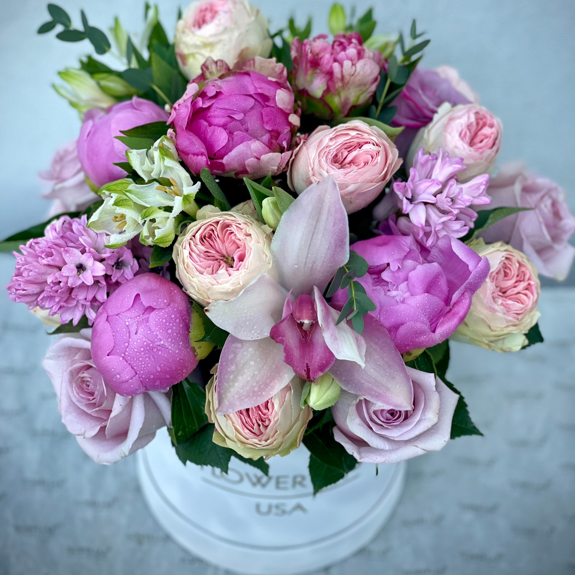 Amazing flower arrangement for delivery in Bal Harbour, Aventura, Sunny Isles