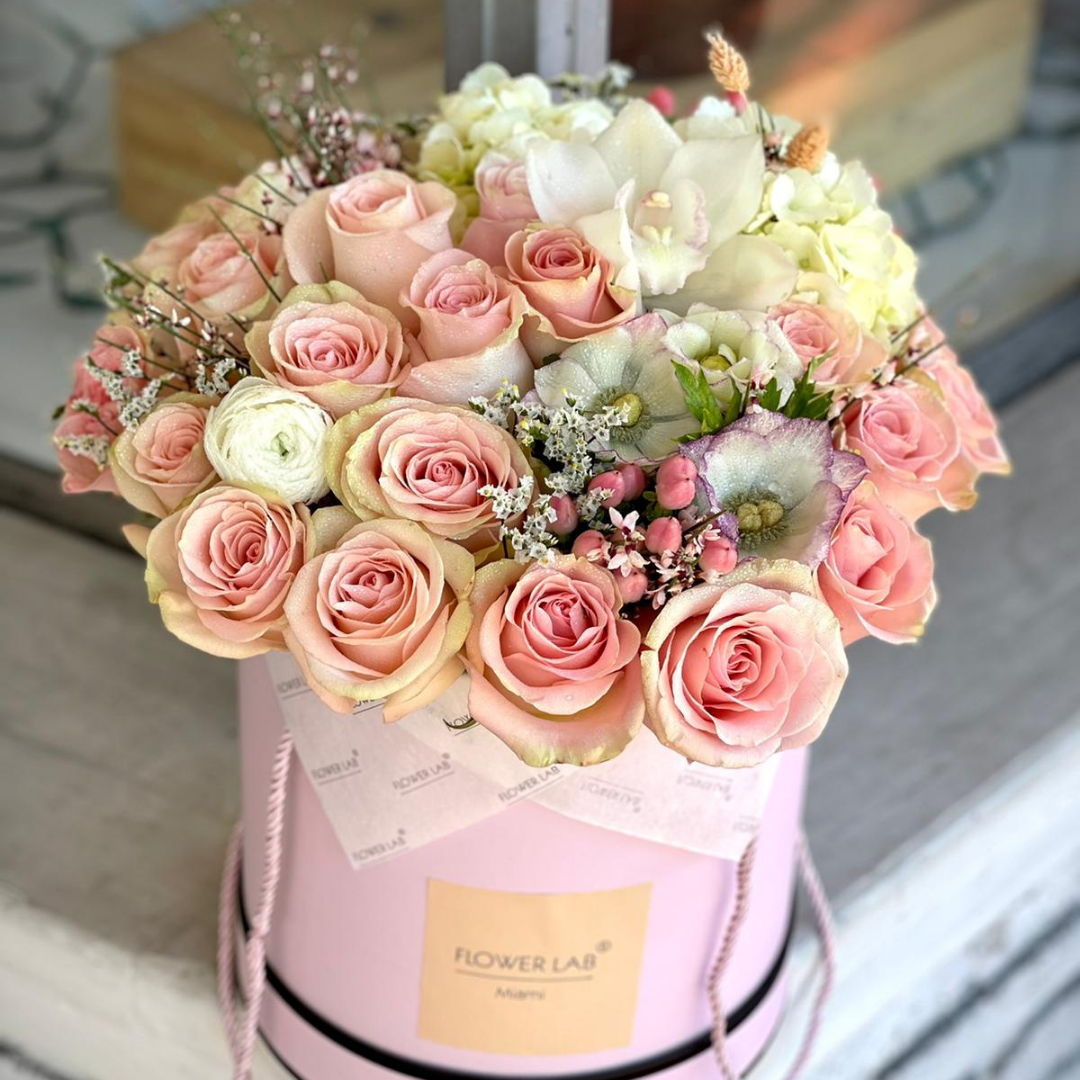 Soft colors flowers for Mother's Day-Ella box