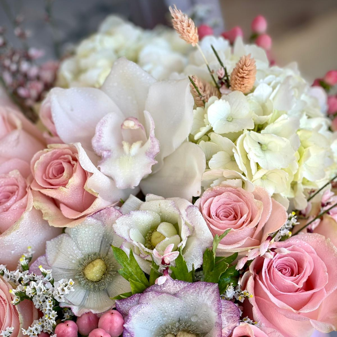 Soft colors flowers for Mother's Day-Ella box