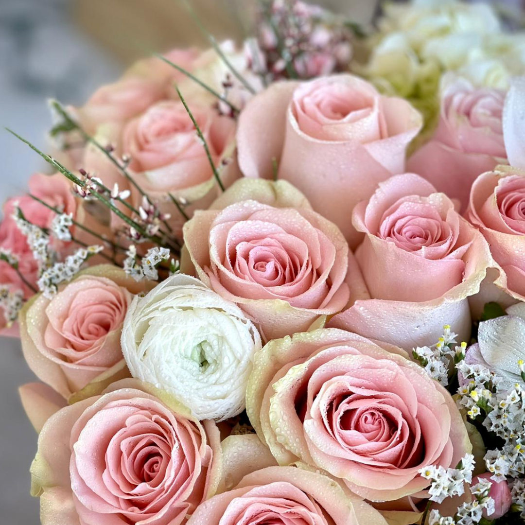 Soft colors flowers for Mother's Day-Ella box