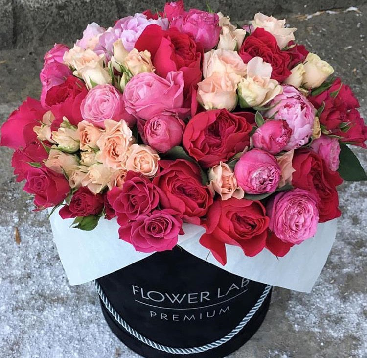 Spray roses and roses, pink, red 