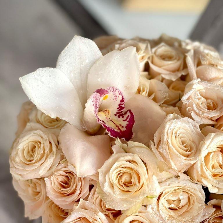 Spray Roses Flower Arrangement