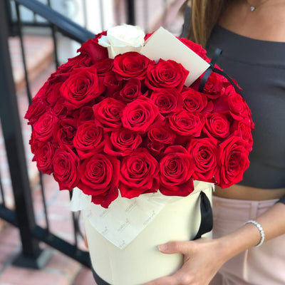 red roses in a hat box