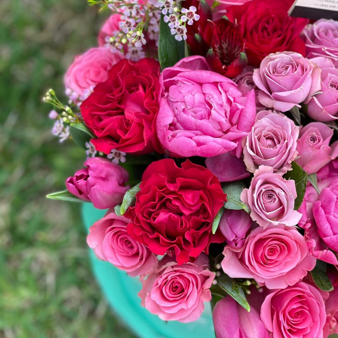 Large Box Asta in Hot Pink Color Flower Bouquet